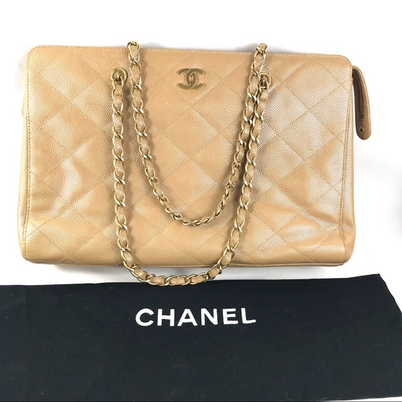 CHANEL Handbags - 💎Beautiful 💎caviar Quilted zipper Chanel t…